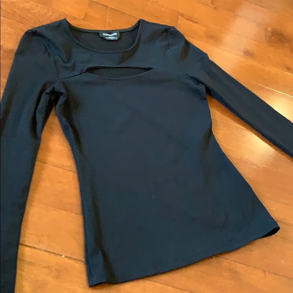 Black Bebe top with cut out - Picture 3 of 4
